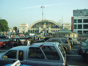 フアランポーン駅前の大渋滞