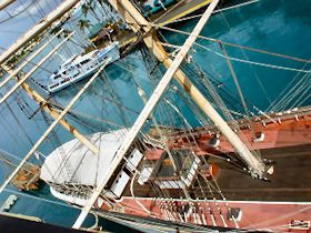 �n���C�E�}���^�C���Z���^�[���̔��D