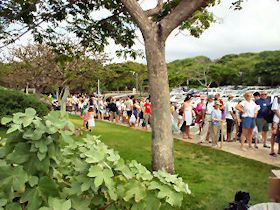 �n�i�E�}�p�@����҂��̍s��