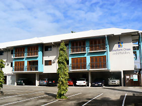 �T�U���N���X�E�A�g���E���E�A�p�[�g�����g�̊O��