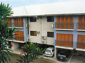 �T�U���N���X�E�A�g���E���E�A�p�[�g�����g�̃��i�C����