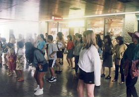 ���C�����n���C�A���V���b�s���O�Z���^�[�̖����t�����b�X��