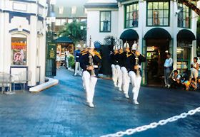 �L���O�X�r���b�W�̉q����փZ�����j�[